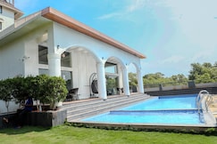 Serene Studio w d Balcony Mangrove Viewl Candolim, Goa