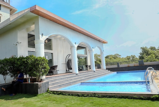Serene Studio w d Balcony Mangrove Viewl Candolim