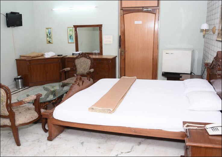 Modipur Hotel - Tap to explore photos