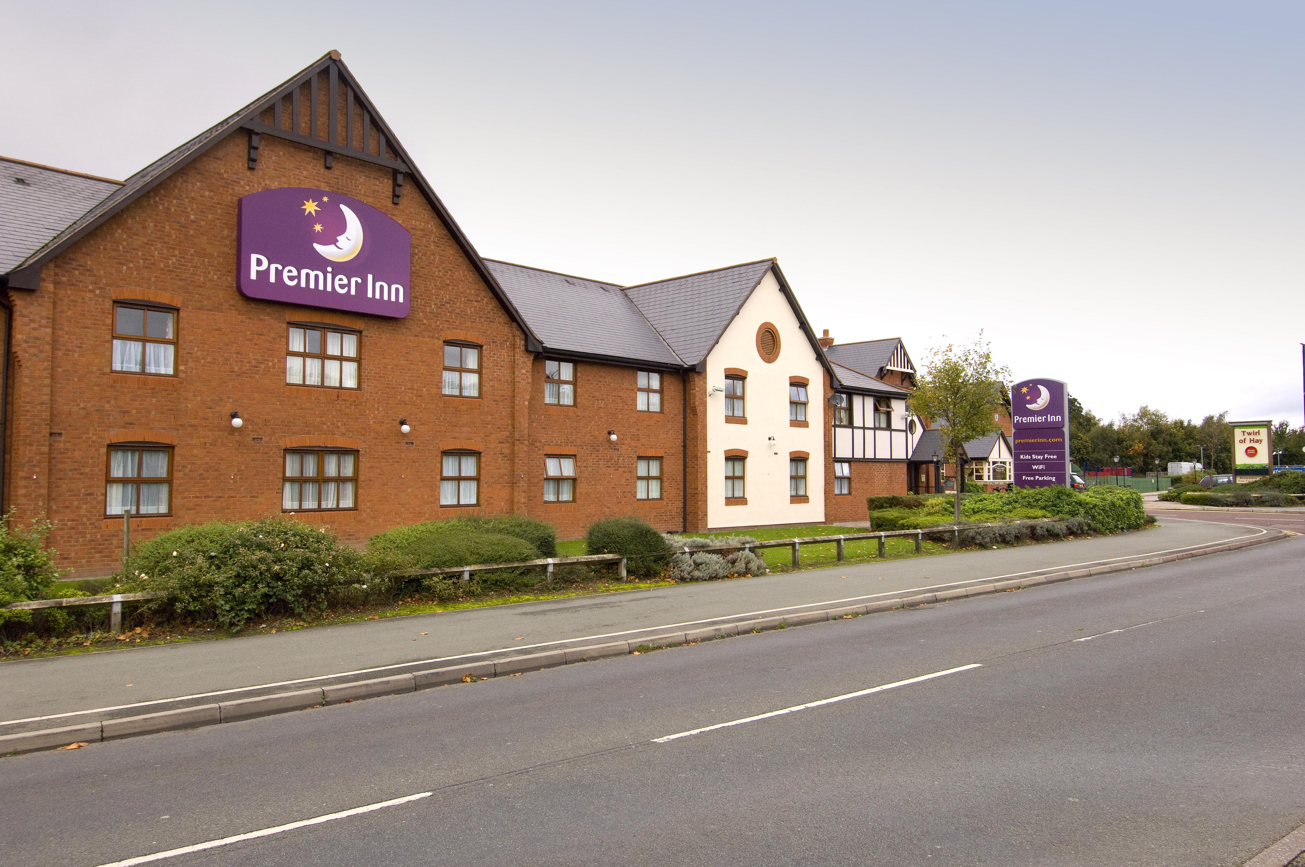 Premier Inn Chester Central (South East) - Tap to explore photos
