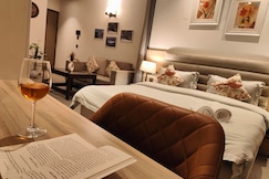 Hostie Asita Yamuna View Studio Apartments Noida, Noida