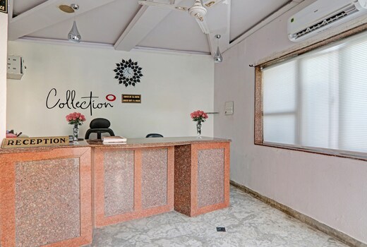 Collection O Premier Near Hazratganj