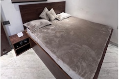 Mini Studio on 2nd Floor  100m from Bus Stand, Rishikesh