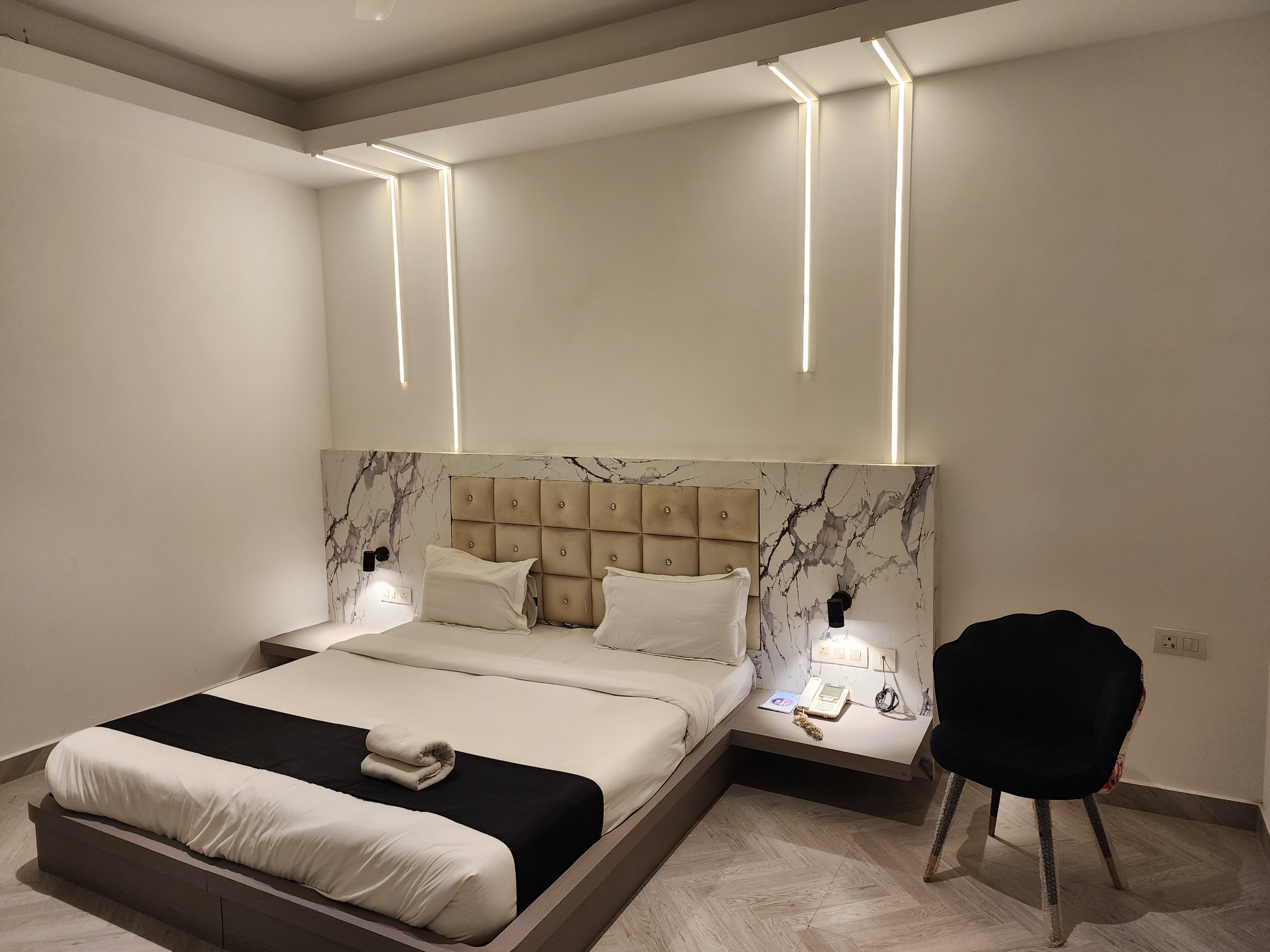 Square 9 Inn - A Boutique Hotel - Tap to explore photos