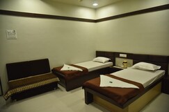V EXECUTIVE HOTEL, Akola