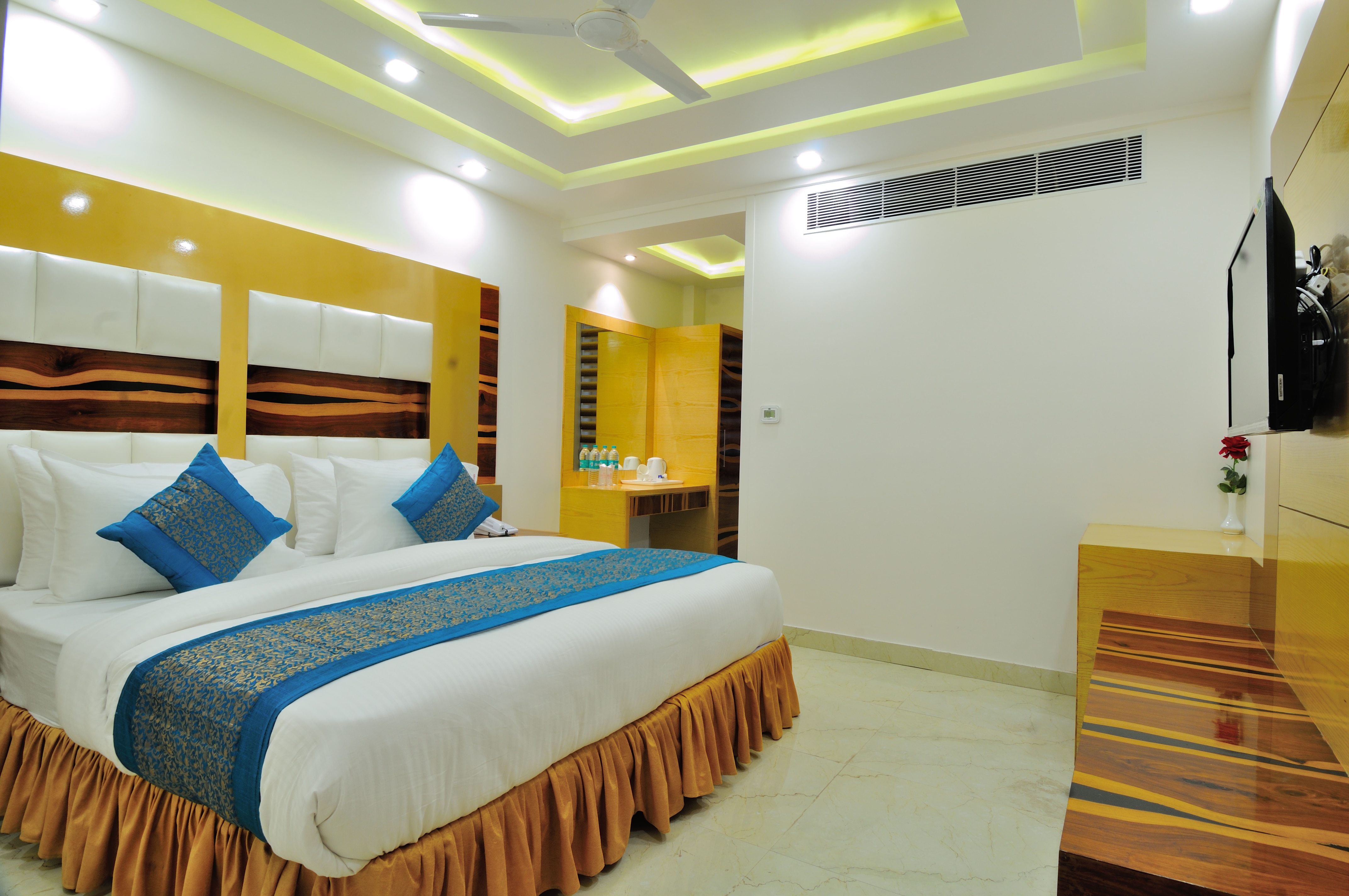 The Gold Inn@Walking Distance From New Delhi Railway Station - Tap to explore photos