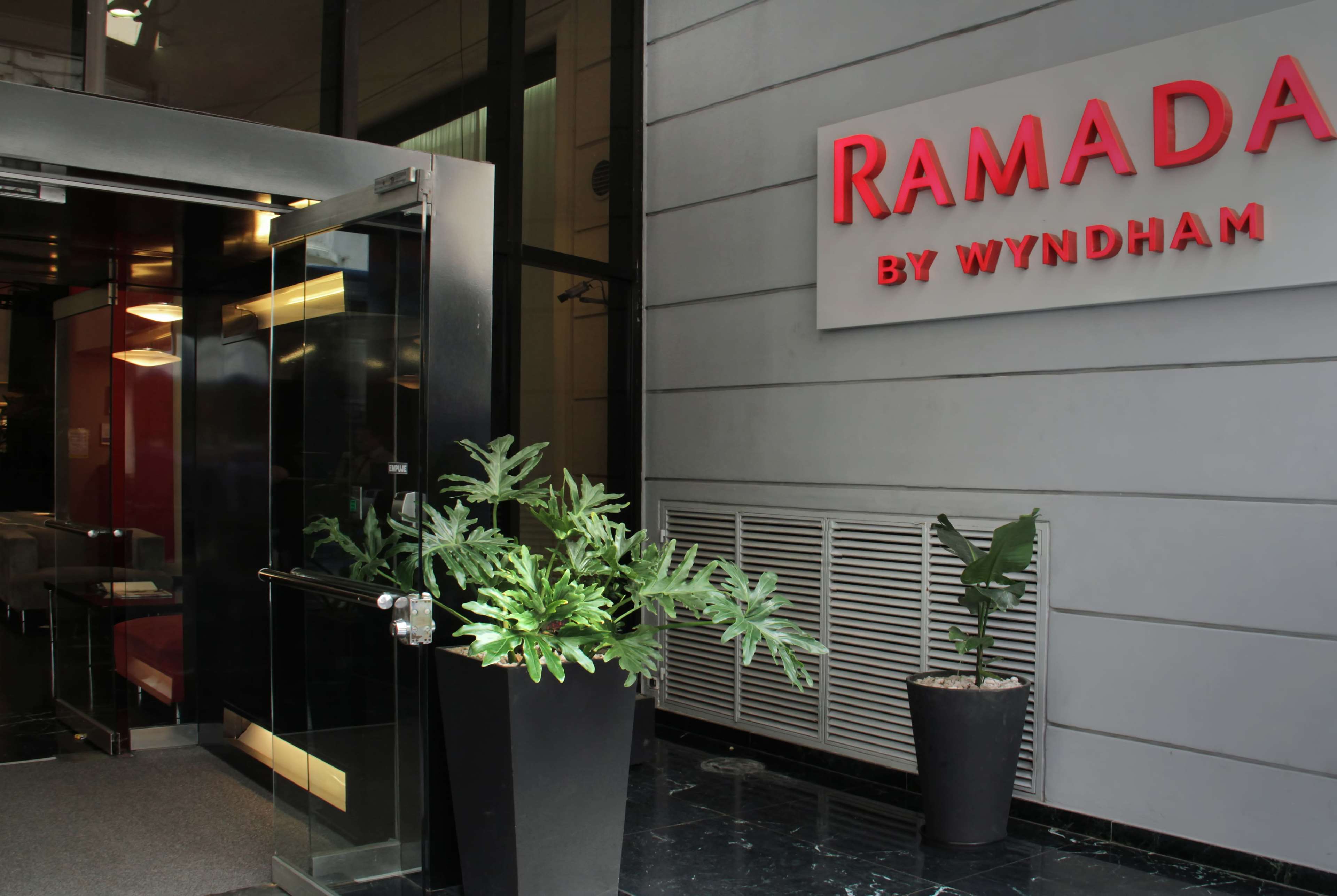 Ramada by Wyndham Buenos Aires Centro - Tap to explore photos
