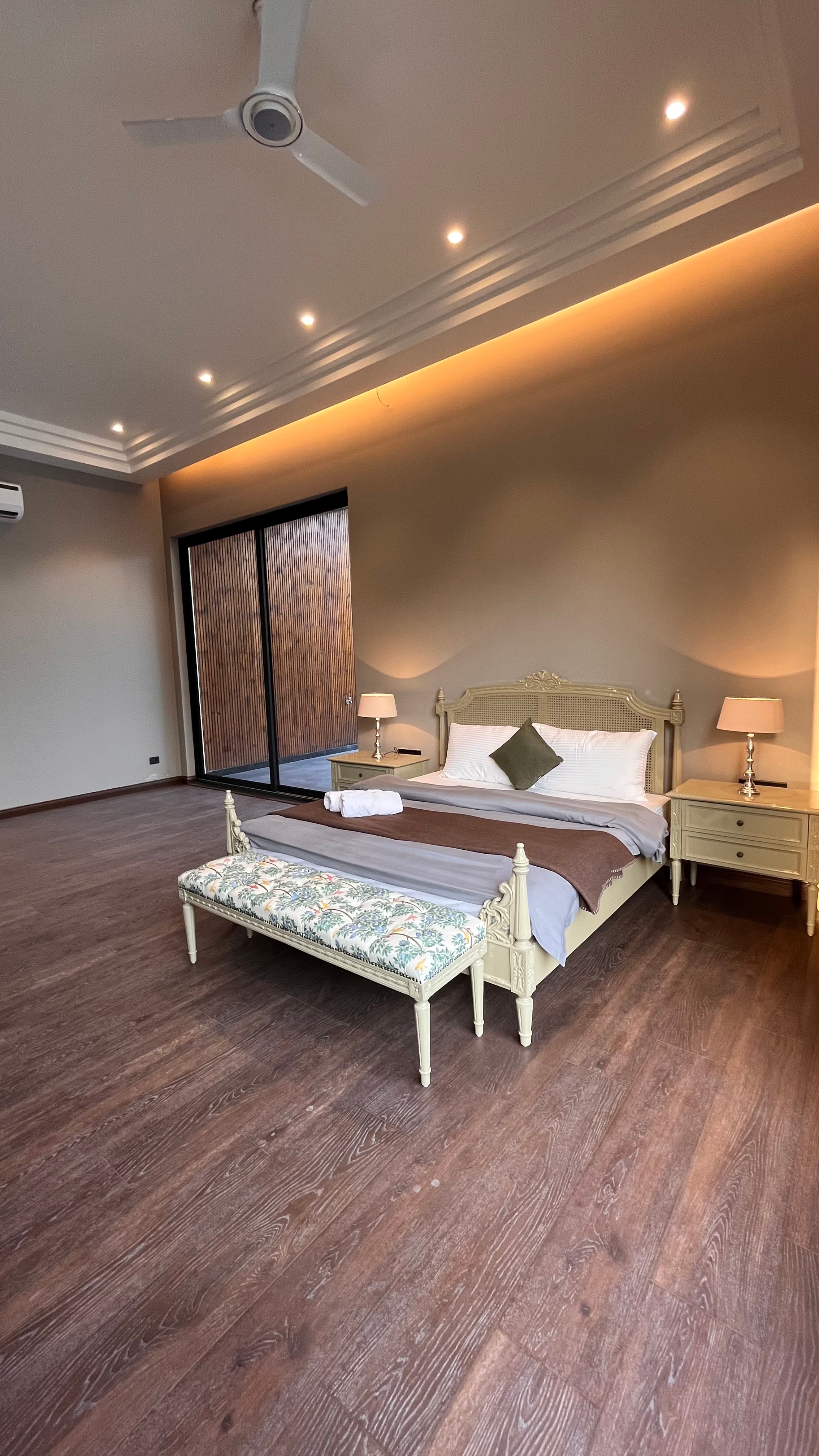 Gulbagh 1-Uber Luxe Farm Villa - Tap to explore photos