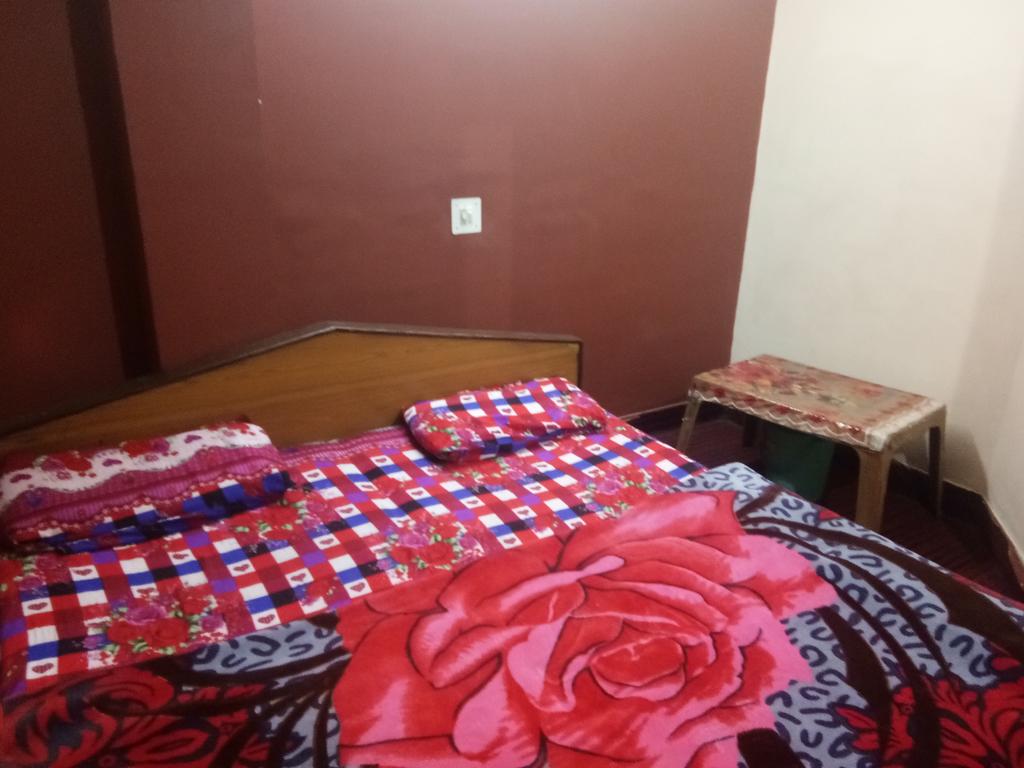 Hotel New Chintpuri - Tap to explore photos