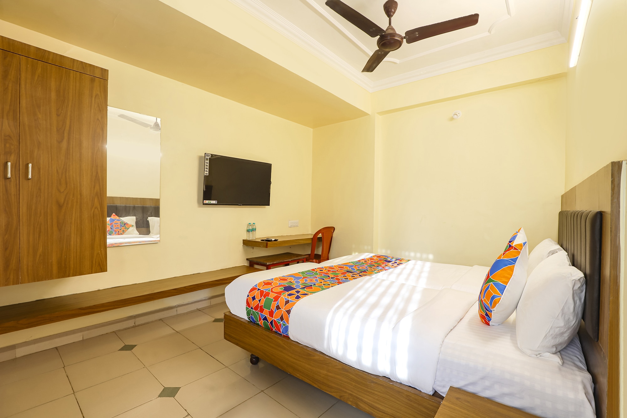 FabHotel GT Galaxy Park - Nr Express Avenue Mall, Royapettah - Tap to explore photos