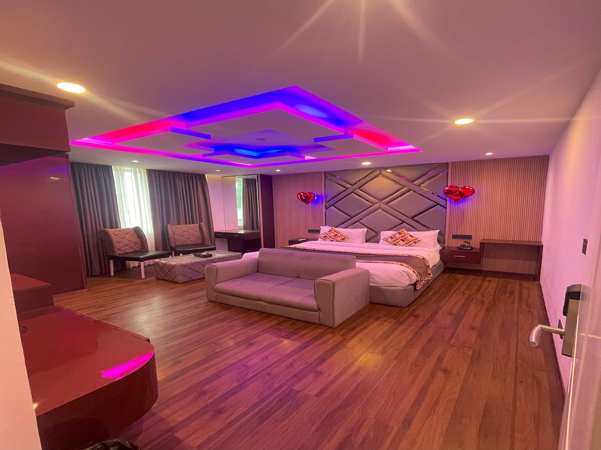 Hotel Zaman - Tap to explore photos