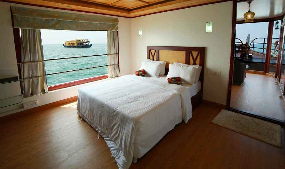 Lake View House Boats 2 Bedded - Tap to explore photos
