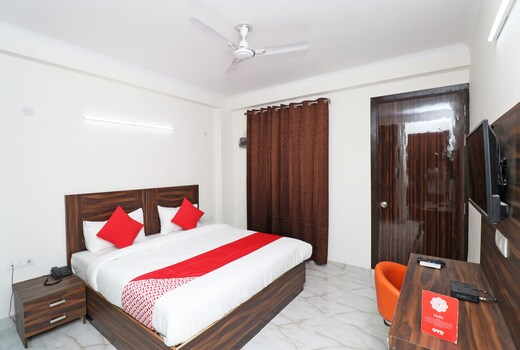 Hotel O N R Residency (Nanak Ram Residency)