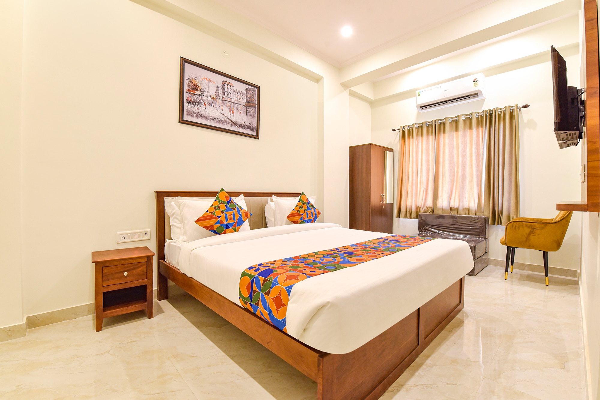FabHotel Yuvraj Inn - Mansarovar - Tap to explore photos