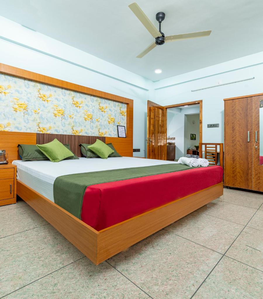 Rams Guest House Meadows Near Lulu Mall & Kims Hospital - Tap to explore photos
