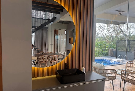 Ohstayz Casa Vista | Luxury Pool Villa near Athirappilly