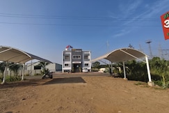 Hotel Amruta, Madha