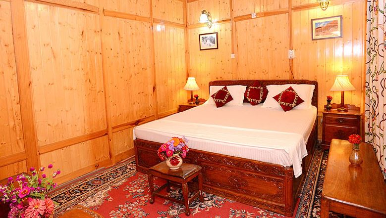 Shalimar Houseboats Srinagar  - Tap to explore photos