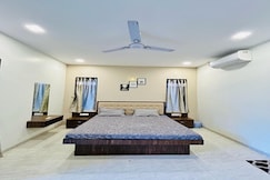 Nakshatra Villa by Palette | 4BHK | Pool | BBQ | Rain Dance | Lonavala, Lonavala