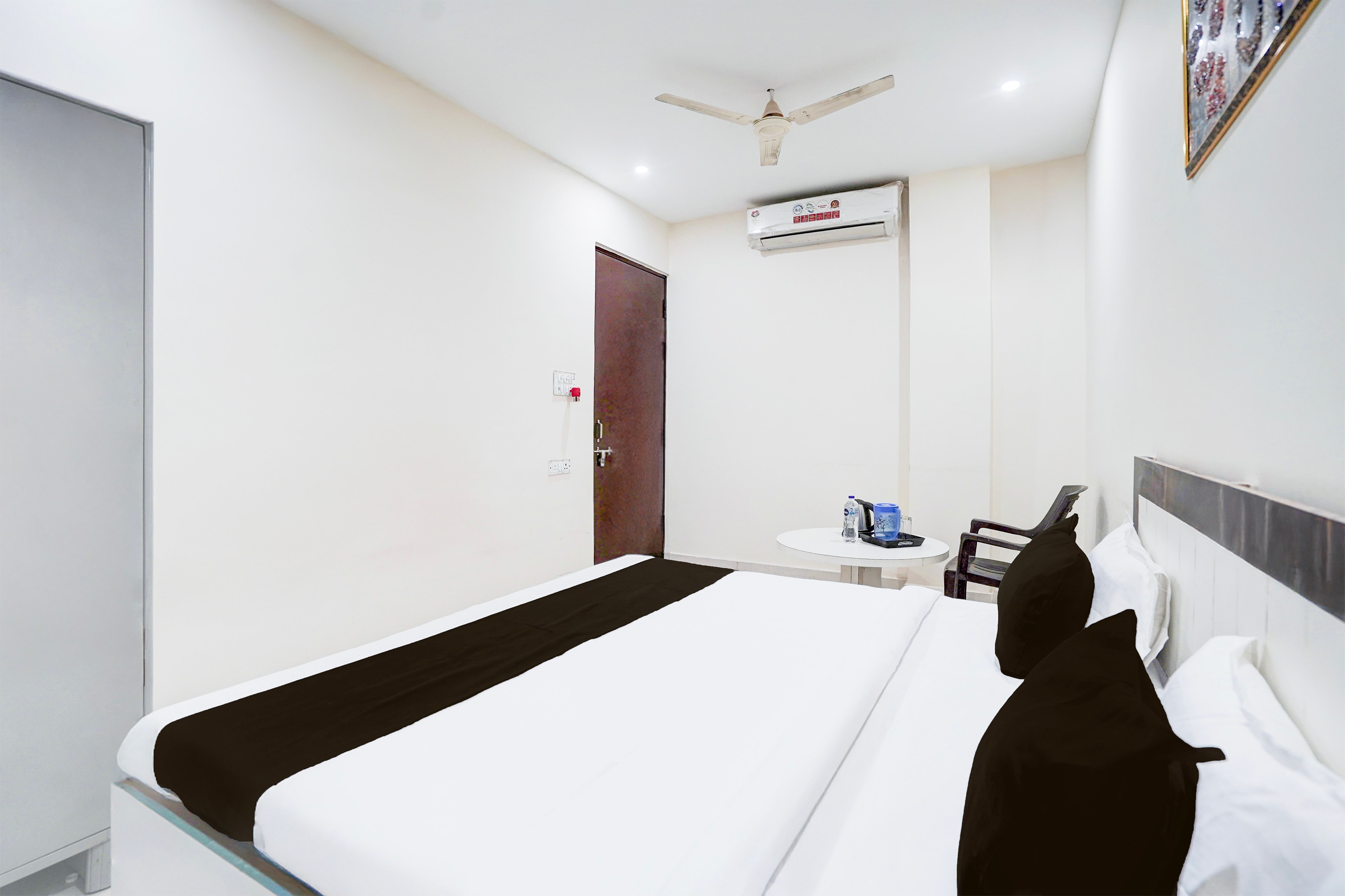 Hotel O Shri Radha Keli Kung Guest House - Tap to explore photos