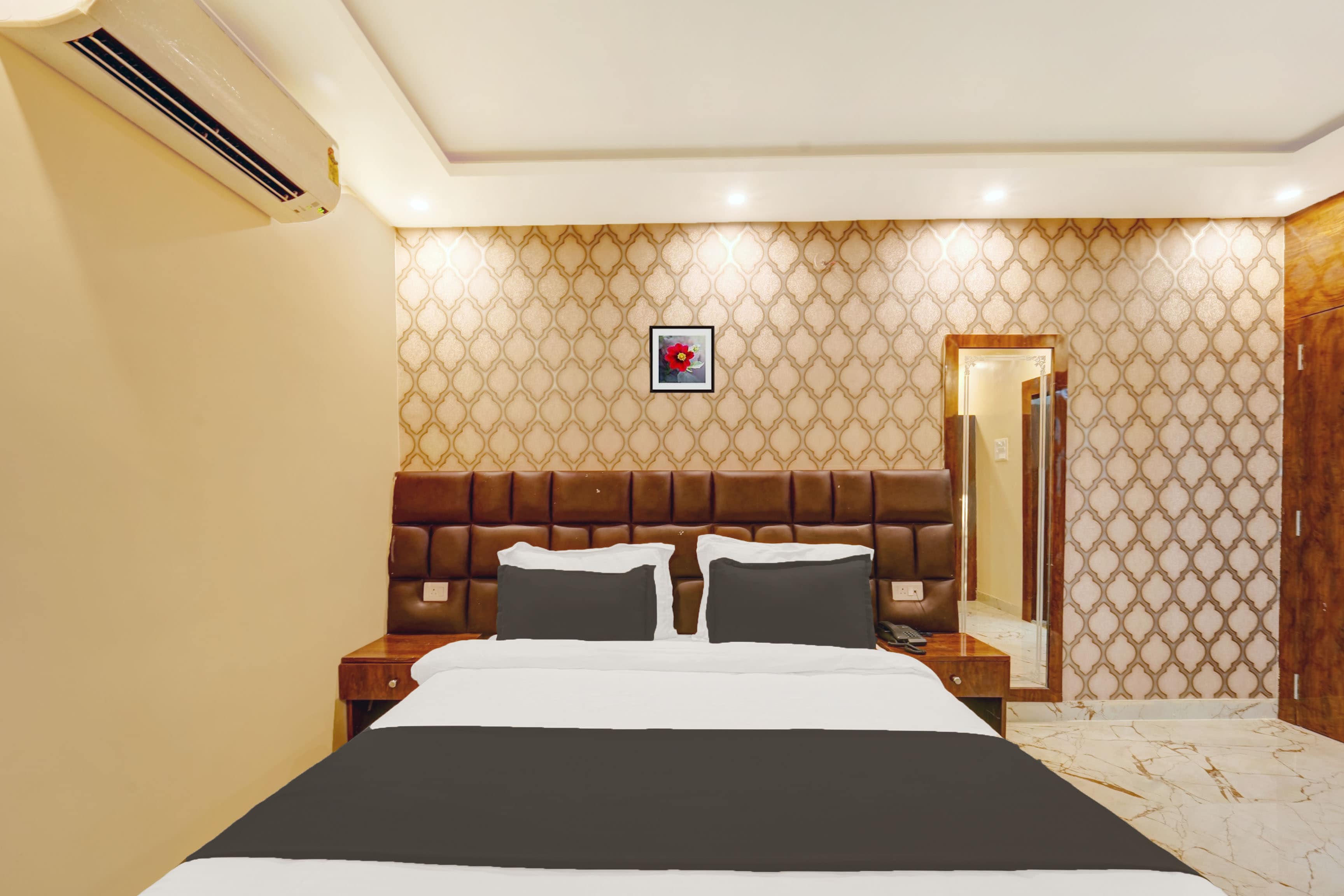 Super Townhouse OAK The Dev Regency - Tap to explore photos