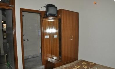Sahyog Guest House (Deluxe Room) - Tap to explore photos