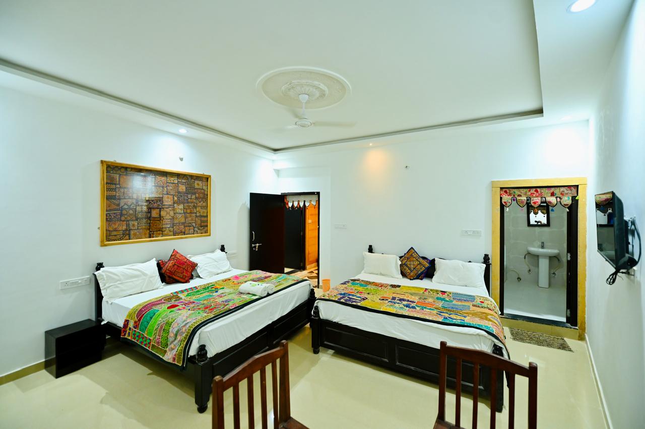 Hotel Kings Villa - Tap to explore photos