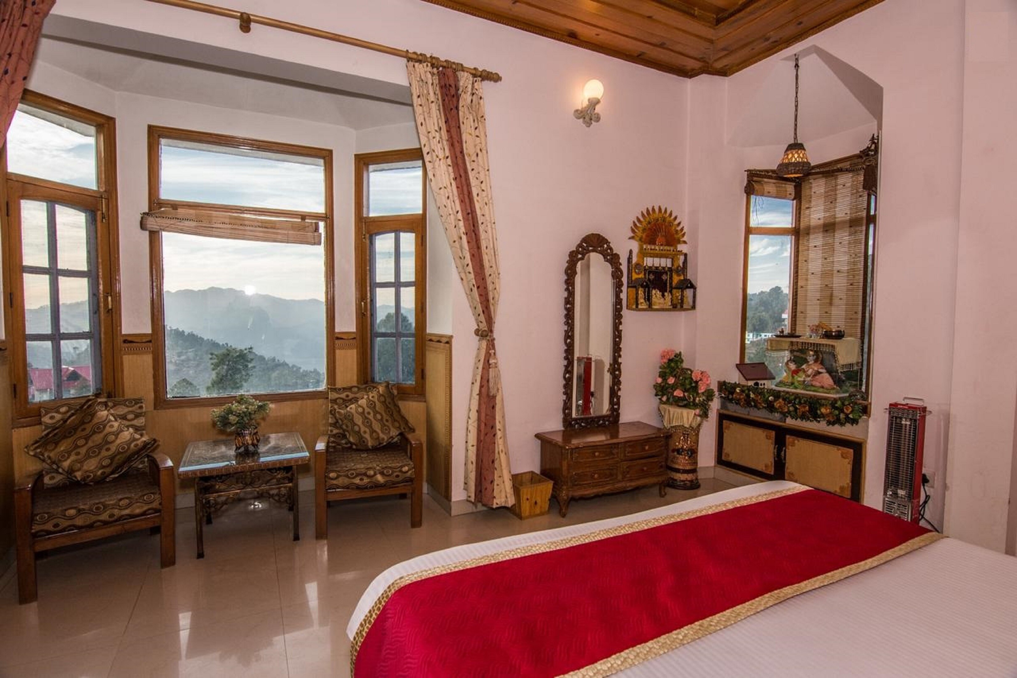 Ram Cottage Chail 3 BHK Villa with Lawn and Parking - Tap to explore photos