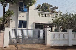 Sunshine villa 2 km from Pune airport, Pune