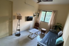 Jade 1Bhk Humble Abode Near Airport  WiFi   AC  Smart TV  Kitchen, Pune