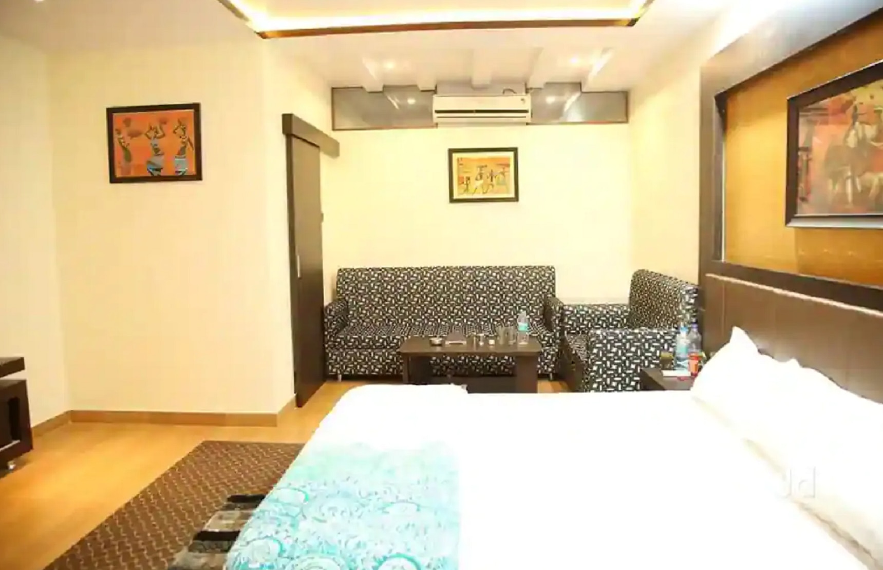 hotel madhusudan palace - Tap to explore photos