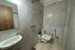 Hotel Dev Shree Palace ( Mahamrityunjay Dwar ), Ujjain