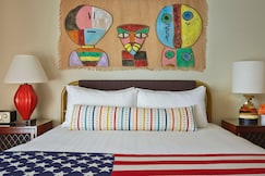 Graduate by Hilton Tempe, Apache