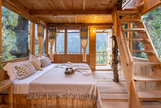 Picturesque Treehouse Tandi