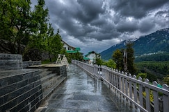 Hotel New Naina Rock Land, Manali