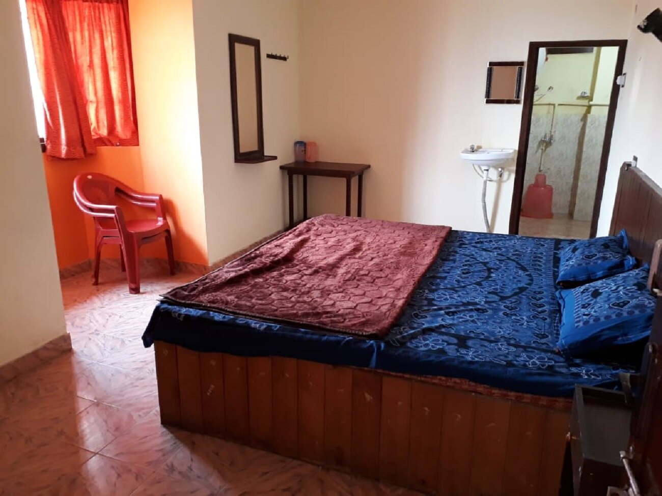 Selina Homestay - Tap to explore photos
