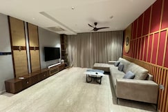 Urban oasis 3bhk luxurious by luxedowntown, Ibrahimpatnam