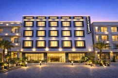 Hotel Apple Wood Delhi Airport, Delhi