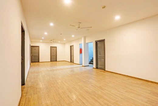 Super Townhouse Vijay Khand Gomti Nagar