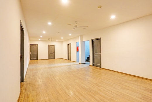 Super Townhouse Vijay Khand Gomti Nagar