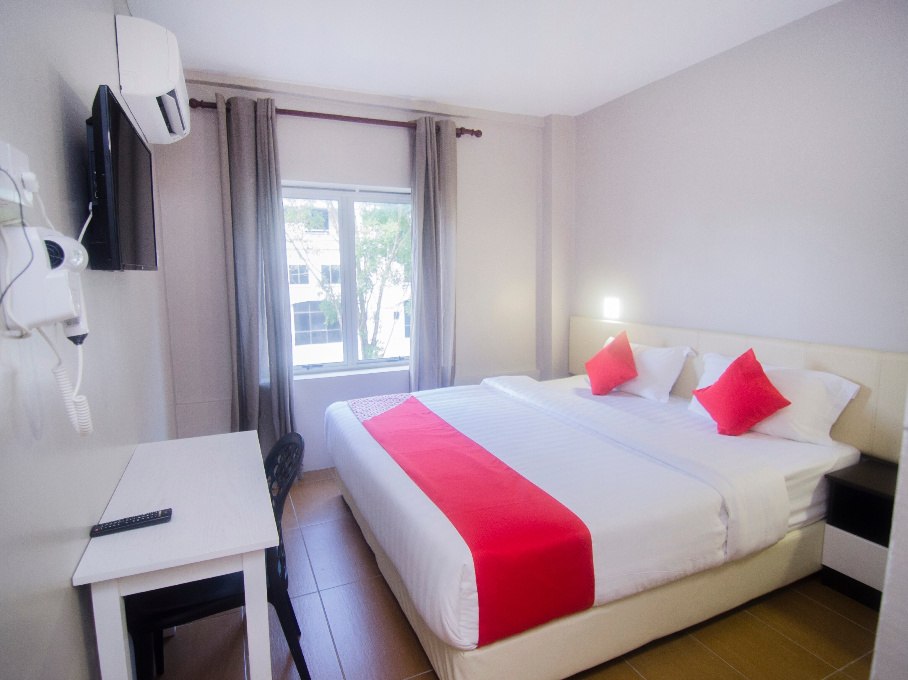 Super OYO 897 iBC36 Business Stay - Tap to explore photos
