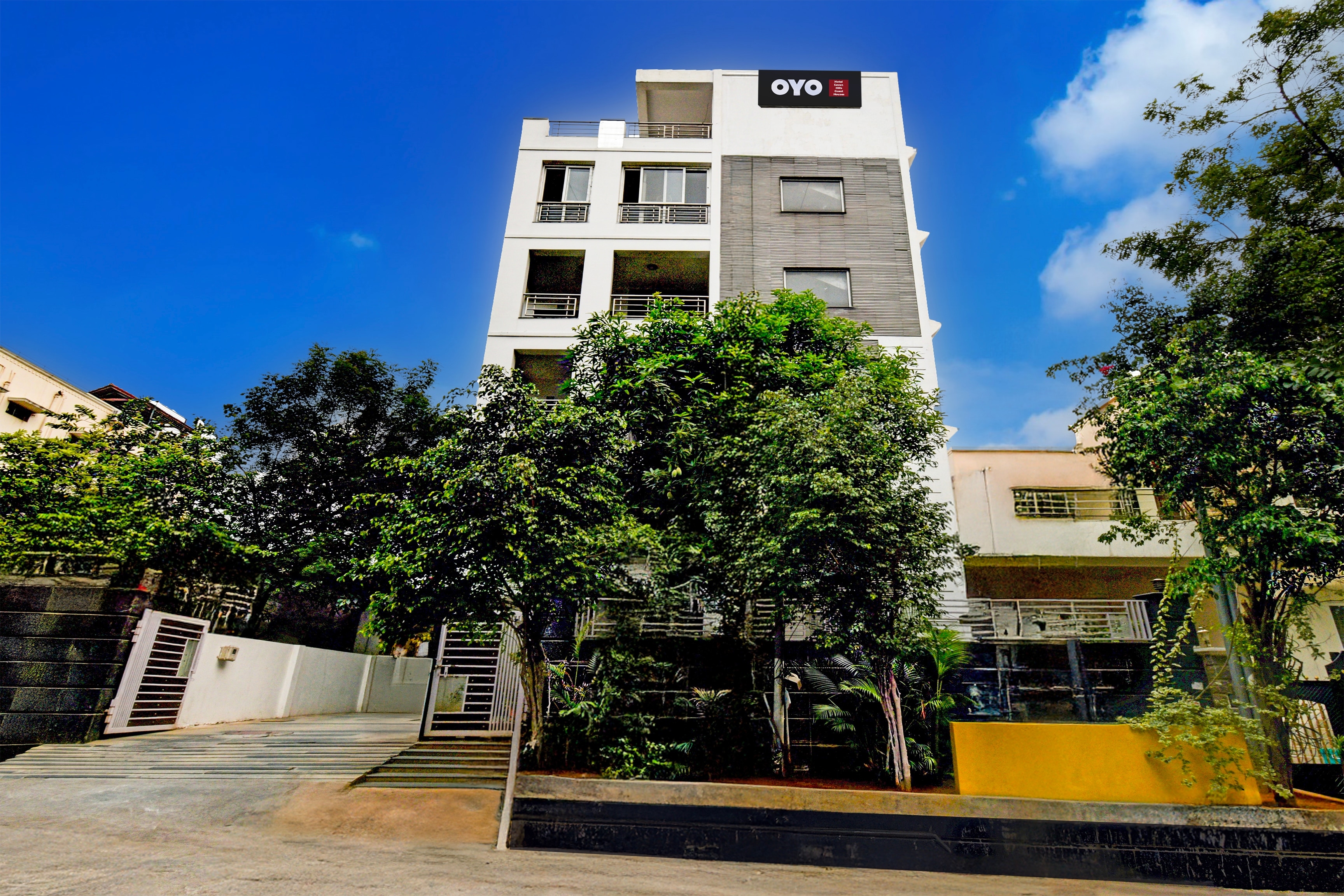 Super Hotel O SEVEN HILLS GUEST HOUSES - Tap to explore photos