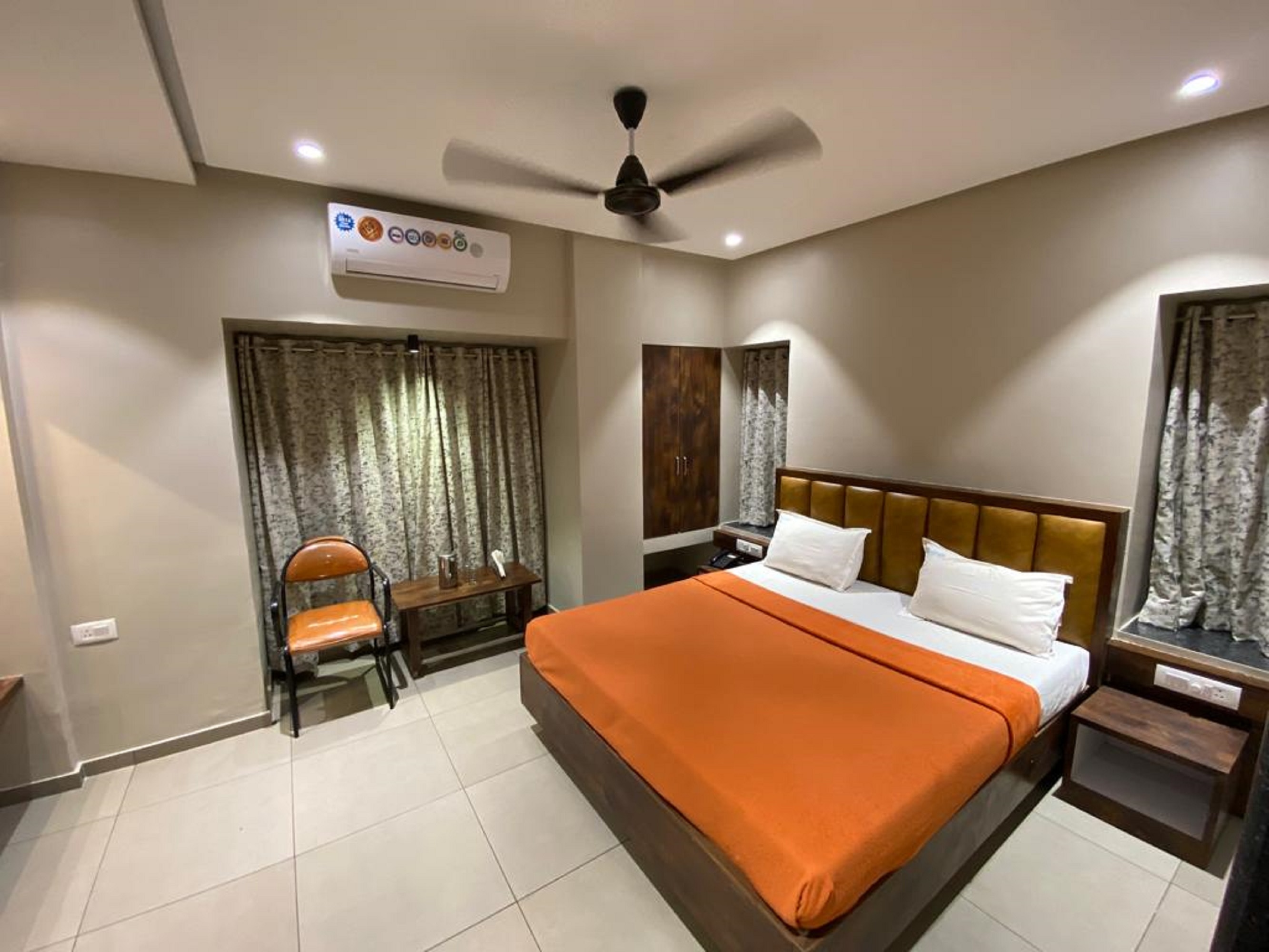 Deluxe AC Room 1
