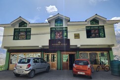 Riverside Royale, Leh