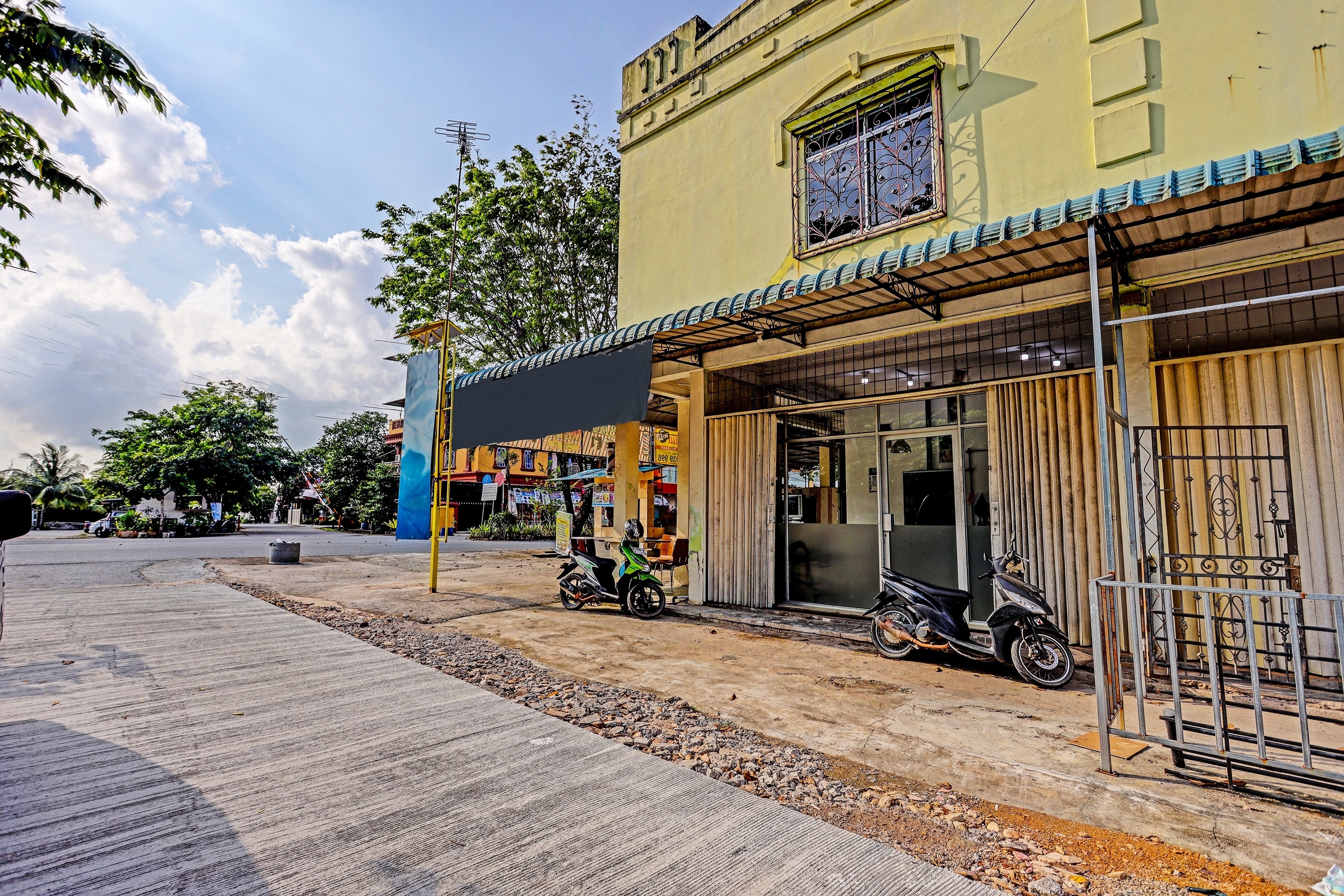Hotel O Aulia Homestay Syariah - Tap to explore photos