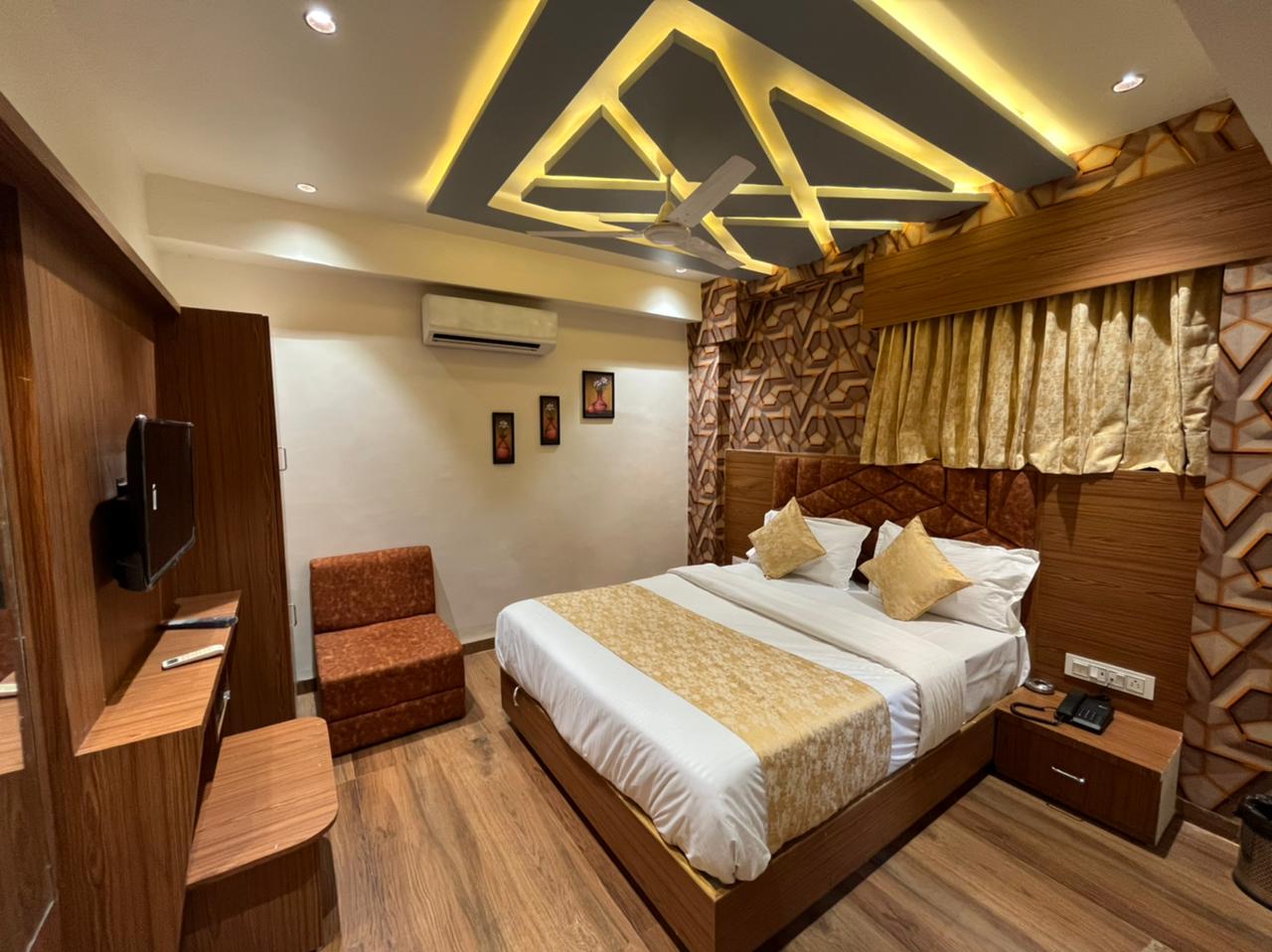 Platinum Villa Hotel - Tap to explore photos