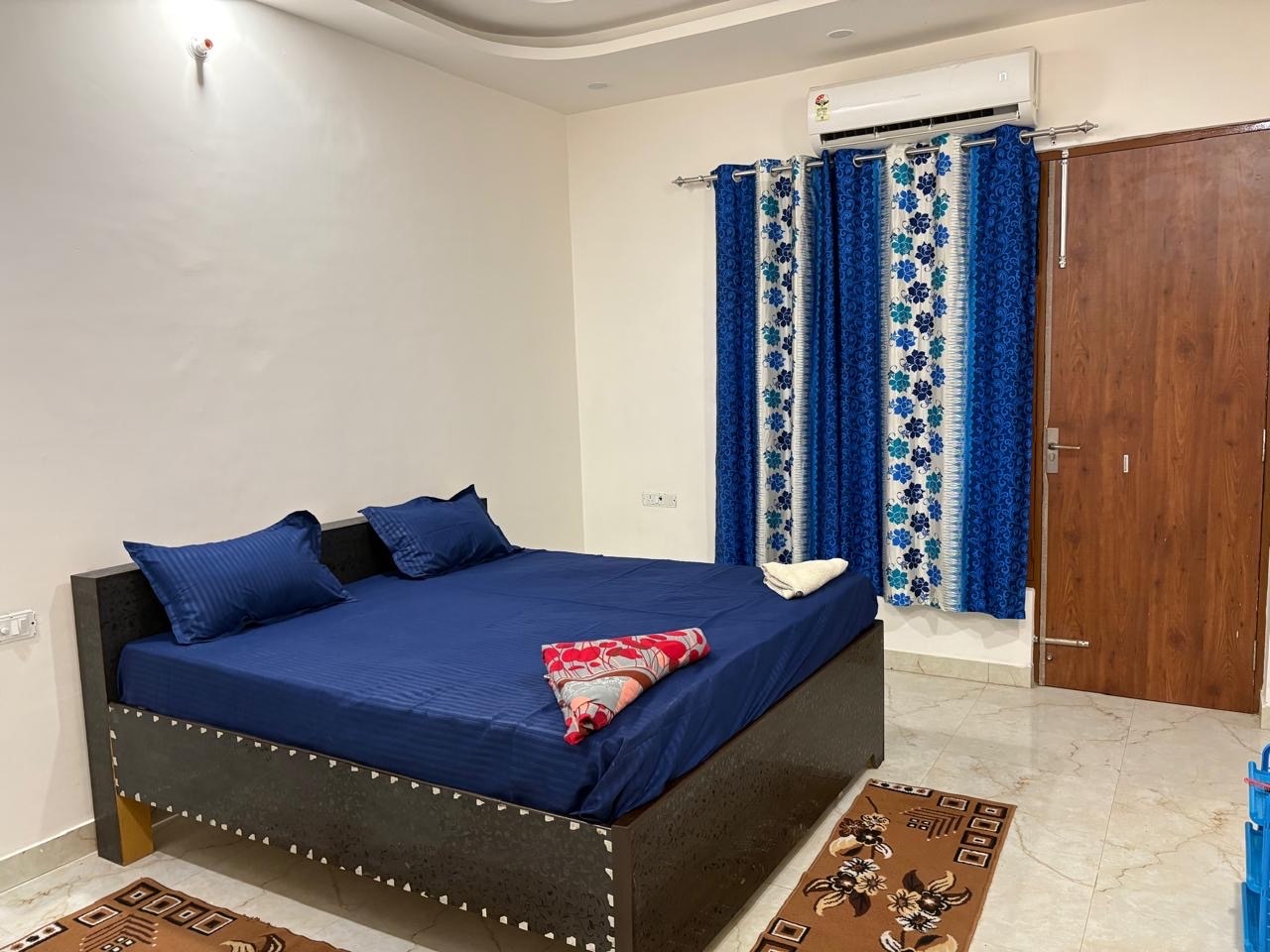 Swastik Inn Stay - Tap to explore photos