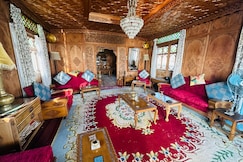 Maharaja Palace Houseboat, Srinagar