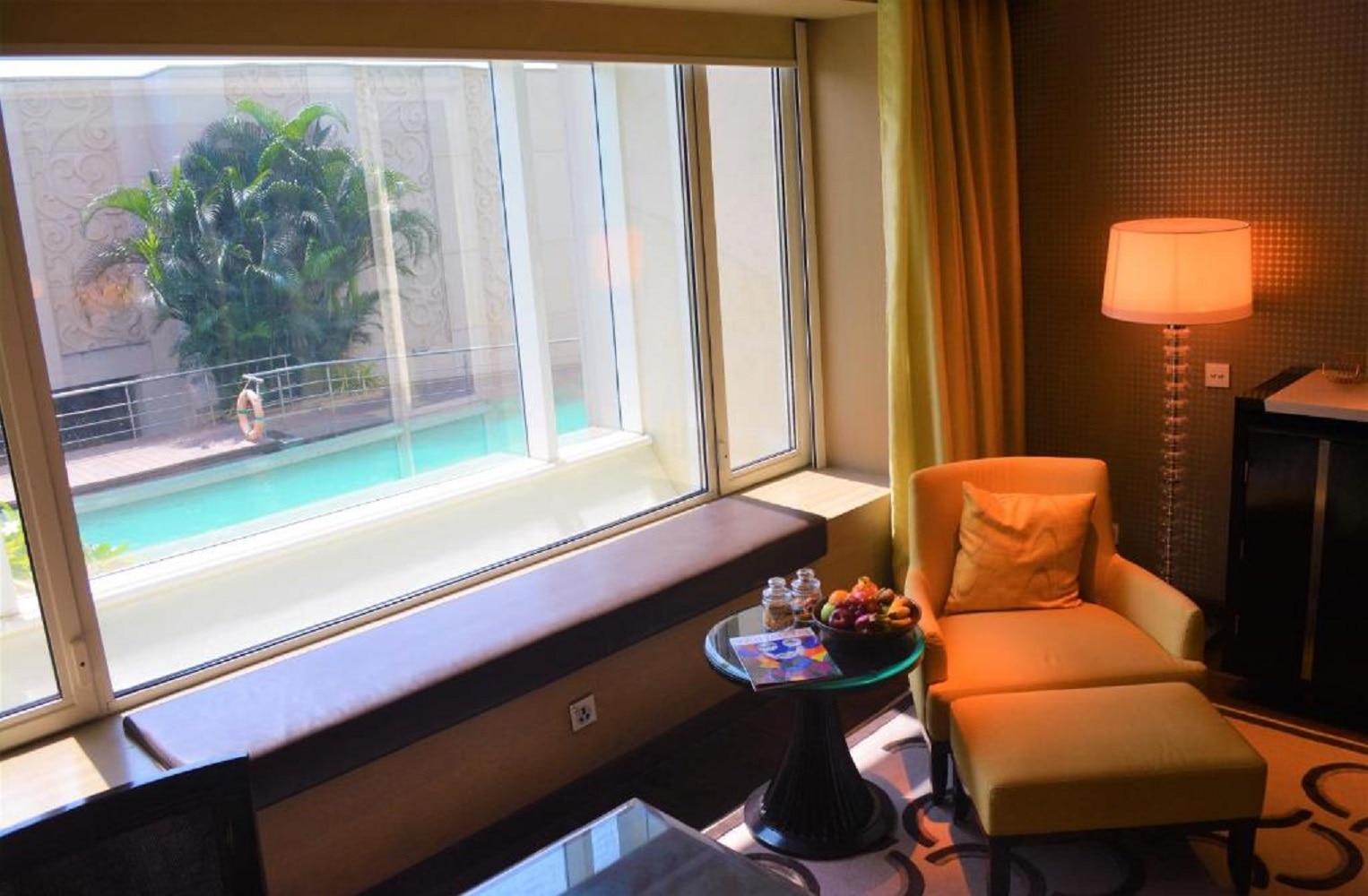 Luxury Room Pool View King Bed with Bathtub 1