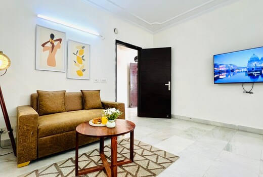 BluO Studio - Defence Colony - BathTub, Kitchen